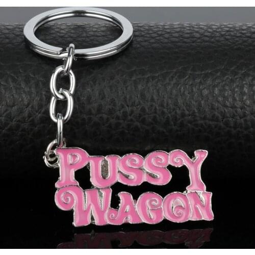 Action Movie Kill Bill Pussy Wagon Pink Letters Logo Alloy Enamel Keychain Keyring Keyfob Key Chain Accessories Gift