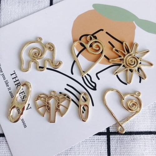 Fashion Hollow Fun Alloy Elephant Love Heart Pendant Irregular Golden Sun Lady Necklace Material Accessories