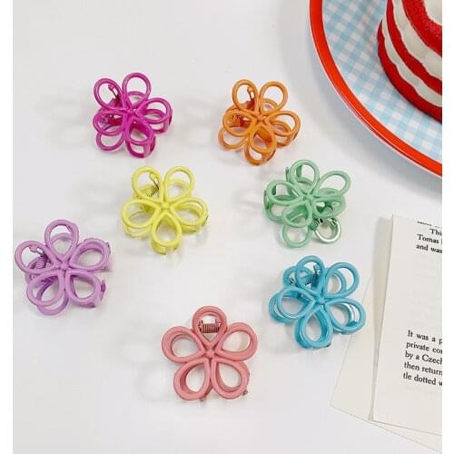 2020 Summer Women Girls Cute Candy Hollow Flower Hair Claws Lady Lovely Sweet Alloy Claws Clips Female Fashion Hair Accessories