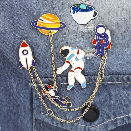 4pcs/set Starry Coffee Cups Brooches Metal Lapel Pins Creative European Popular Astronaut Rocket Planet Design Badges Decor