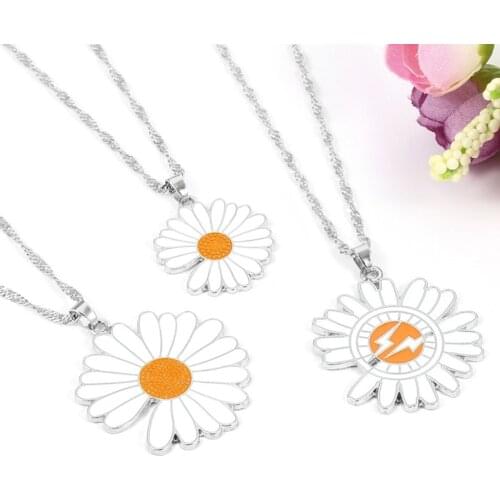 Simple Daisy Pendants Necklaces Women Man Charm Collar Jewelry Fashion Korean Design Romantic Choker Bijoux Fine Gifts