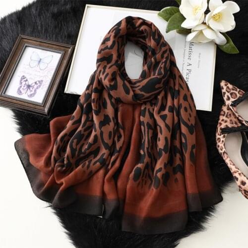 New 2019 Cotton Leopard Scarf Women Shawls And Wraps Lady Travel Pashmina High Quality Scarves Winter Neck Wram Bandana Hijab