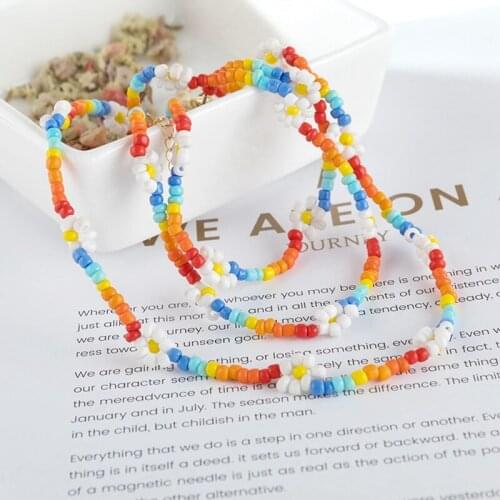 2021 New Korean Cute Flowers Daisy Bracelets Transparent Colorful Beaded Handmade Elastic Wristband for Women Jewelry