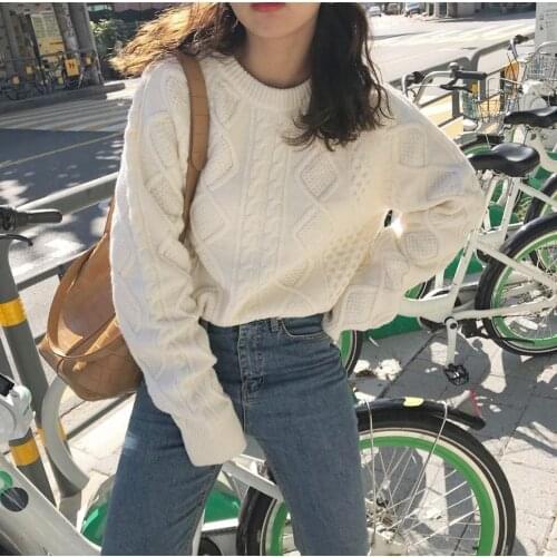 Woman Sweaters Chandails Autumn and Winter Loose Knitted Top Twist White Pullover Womens Month
