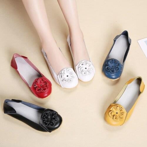 Tilocow New Style Genuine Leather Retro Womens Flats Loafers Shallow Slip on Floral Mother Shoes Casual with Flower Women Shoes
