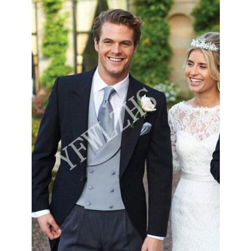 Handsome Groomsmen Peak Lapel Groom Tuxedos Mens Wedding Dress Man Jacket Blazer Prom Dinner (Jacket+Pants+Tie+Vest) A030
