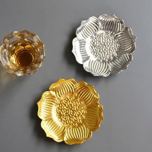 Kurisuta Table Decorations