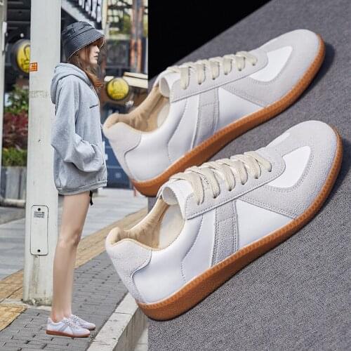 2021 Autumn Womens Flat Sneakers Breathable Board Shoes Spring Ladies Lace-up Outdoor Sports Shoes Comfortable Walking Shoes