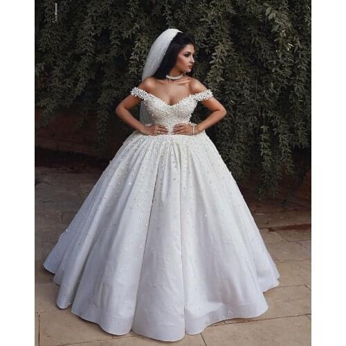 Luxury Wedding Dress 2021 Beaded Sweetheart Neck Cap Sleeve Crystal Saudi Arabia Handmade Flowers Bride White Wedding Gowns