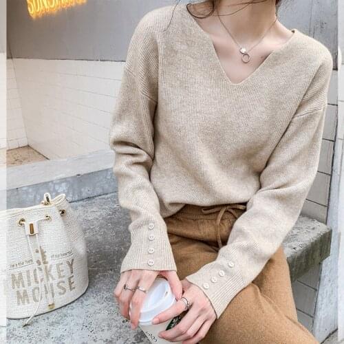 Womens Knitted Pullover V Neck Long Sleeves Decorative Buttons Loose Casual Sweater Wholesale 2021 New Fashion Lady Clothing