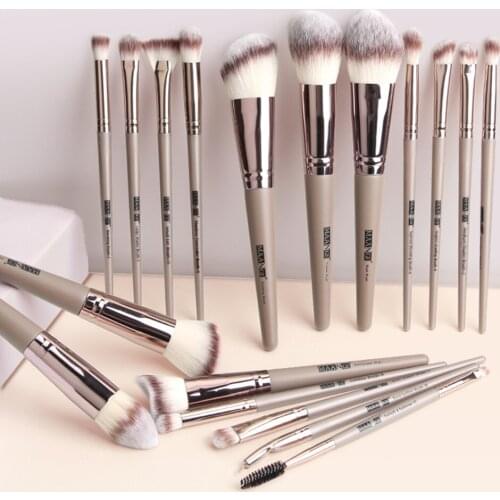 18Pcs Professional Makeup Brushes Set with Bag for Blush Eyeshadow Concealer Lip Blending Cosmetics Make up Brushes For Beginner
