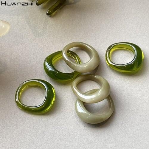 HUANZHI 2020 New Korean Ins Vintage Resin Green Geometric Round Rings for Women Girls Simple Jewelry Gifts