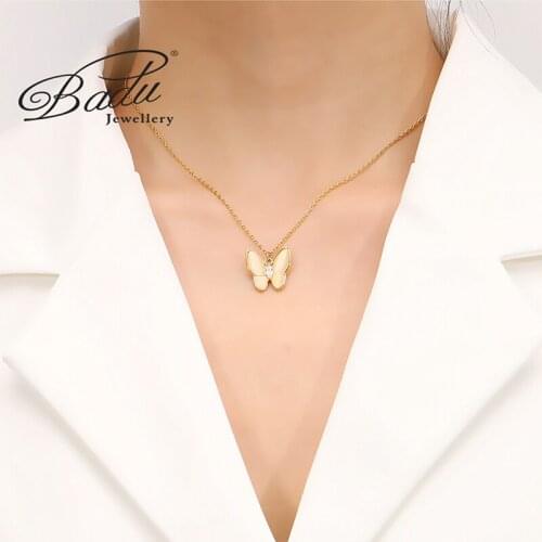 Gold Butterfly Necklace Classic Temperament Elegant Necklace Inlaid Transparent Zircon Wild Clothing Light Comfortable Chain