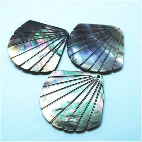 1PC seawater sea black shell pendants saltwater shell beads black lips carving for necklace pendants size 45x45mm