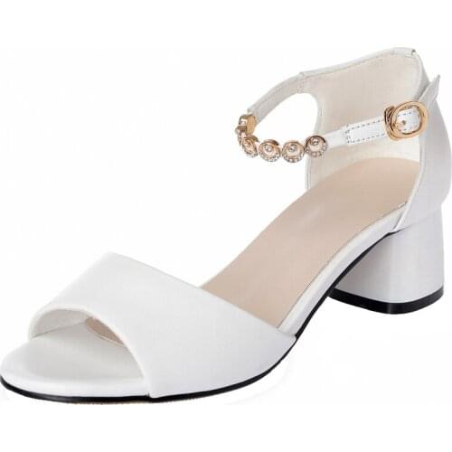 2019 Summer New Womens Sandals Leather With Fish Mouth Shoes Thick With Non-slip Word Buckle Rhinestone Sandals