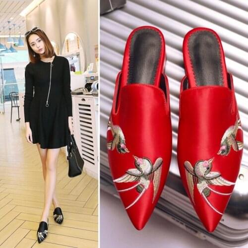 The Spring and Autumn of 2021 Explode Cool Drag Chinese Style Embroidery Womens Shoes Women Cool New Slippers Sandals 1028