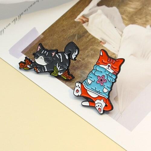 Creative Fun Animal Cat Enamel Brooch Cartoon Cute Flower Caffee Play Pins Alloy Badge Accessories Fashion Woman Jewelry Gift
