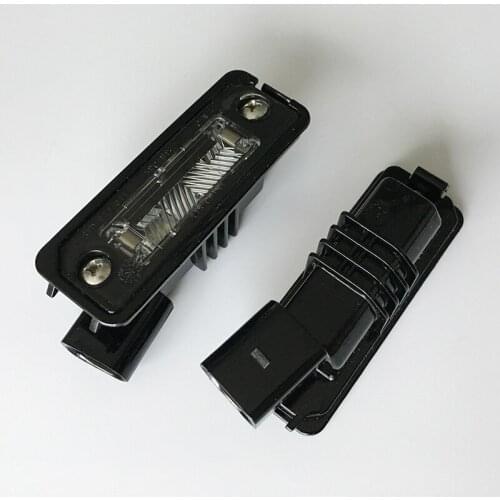 2Pcs OEM 12V Halogen License Plate Light Lamp For R8 Beetle Golf Phaeton Polo Superb 1J6 943 021 B 3D0 943 021 A 6Q0 943 021 B