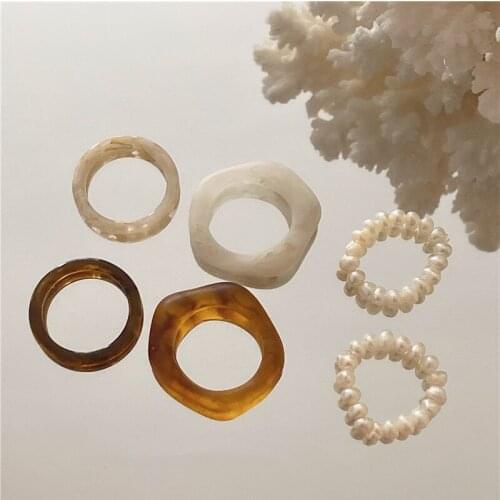 2021 New 3pcs/set Retro Fashion Beige Tortoiseshell Resin Natural Pearl Finger Rings for Women Girls Party Jewelry