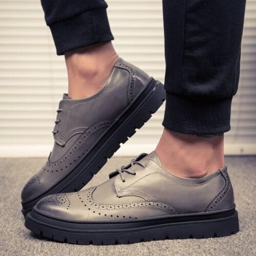 British Style Men Brogue Shoes Breathable Flat Casual Leather Shoes Fashion Bullock Carved Lace-Up Business Shoes Men Size 38-44