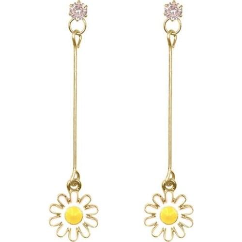 Hot Womens Style Is Small And Fresh Elegant Crystal Rhinestone Ear Stud Daisy Flower Earrings Gifts For Sisters And Girlfriends