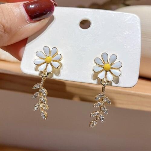 2021 Korean Style Leaves Daisy Flower Earrings For Women Asymmetrical Drop Earrings Summer Trendy Flower Jewelry for Girls