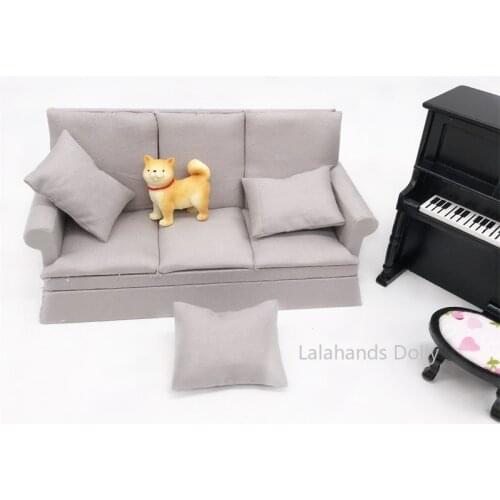1:12 Mini Dollhouse Cloth Art Sofa with Pillow Living Room Scene Furnishings for Dollhouse Furniture Decoration Accessories