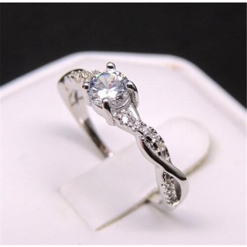 Simple and stylish ladies wedding engagement ring Womens fashion classic jewelry holiday anniversary gift