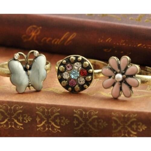 2021 European And American Retro Fashion Jewelry Classic Crystal Flower Butterfly Ring