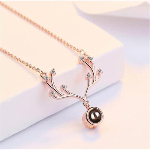 2019 New Hot Sale Red Imitation Garnet Antlers Deer Pendant Necklaces For Women Trend Short Clavicle Chain Copper Jewelry