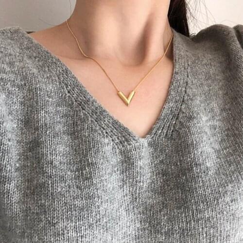Classic Design Famous Brand V Letter Pendant Necklace For Woman Titanium Steel Woman Necklace Luxury Jewelry Female Top Quality