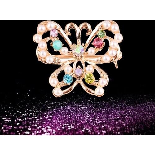 Korean version of the butterfly pearl corsage diamond pearl beads autumn and winter simple sweater shawl buckle buckle accessori