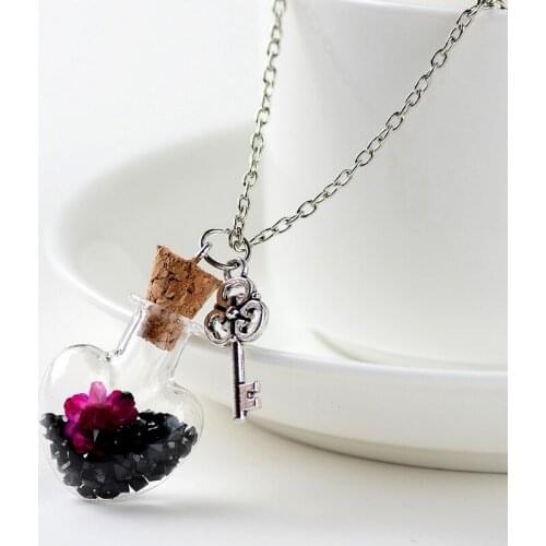 New Brand Drifting Bottle Lively Pendent Necklaces Creative Natural Dry Flowers Women Necklaces Heart Glass Necklace Girls Gift