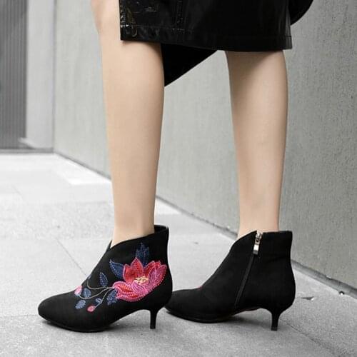 New Women Boots Woman Fashion Embroidery Flower Zipper Women Shoes Elegant Short Plush Sexy Thin Heels Ankle Boots For Girl