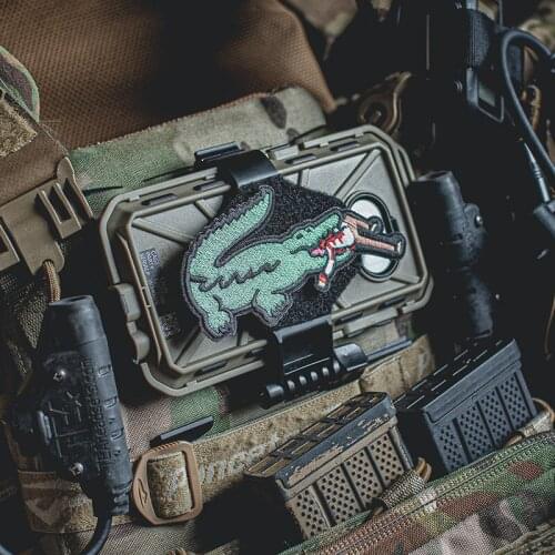 Vicious Crocodile Biting People Embroidery Patch Green Badge For Clothing Vest Backpack DIY Tactical Outdoor Garment Accessories