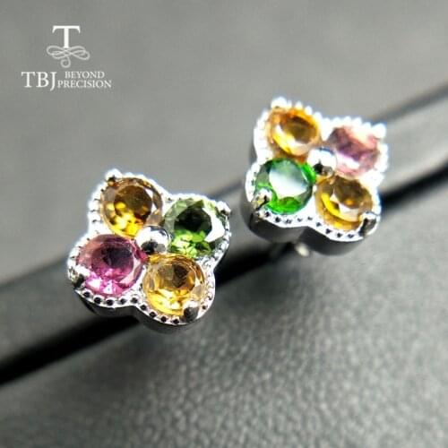 YUNUM Stud Earrings