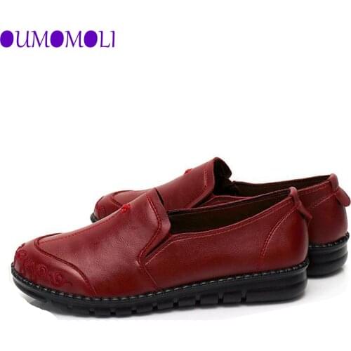 2021 New Women Flat Shoes Leather Casual Red black brown Wedge With Soft Bottom Slip On Heart Comfortable Mom Work Shoes Q024