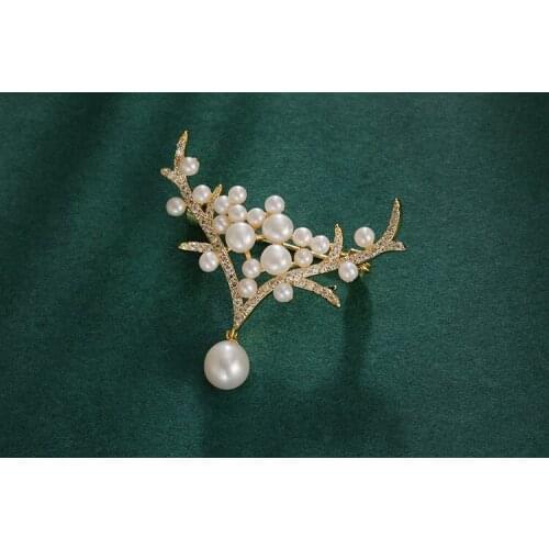 Freshwater pearl fawn deer head (one deer has you) chic multi-bead brooch corsage