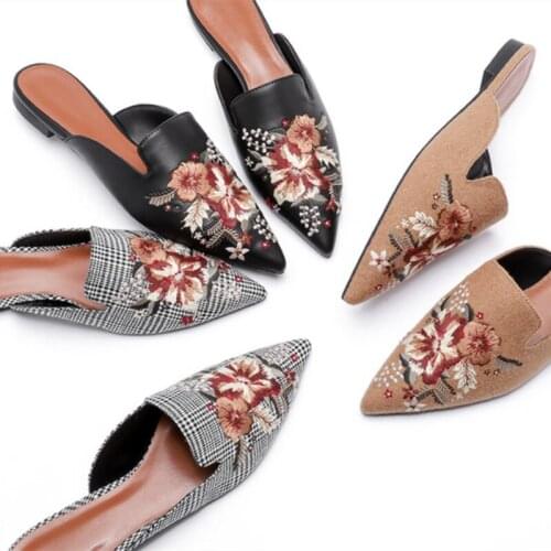 Embroider Flower Shoes 2021 Women Flat Slippers Plaid Pointed Toe Mules Ladies Street Slip On Sandals Pantufa Luxury Shoes Mujer