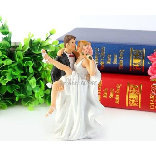 Hot sell 2pcs/LOT Wedding Event Table Decoration Supplies Resin Couple Figurine Bride and Groom Wedding Cake Topper
