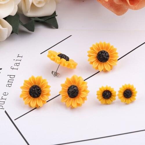1Pair Sunflower Earrings Resin Flower Earrings Stud Wedding Jewelry Bridesmaid Accessories Birthday Gift for Women