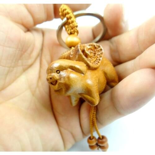 Mahogany Three-dimensional Engraving Keychain Lifelike pig Keyring gift for friends women men jewelry car keychain 2pcs