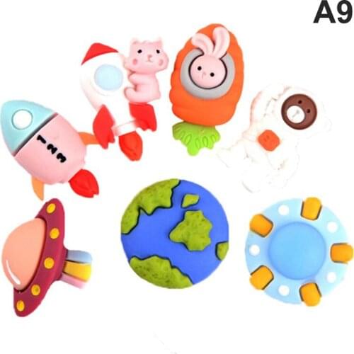 10pcs Spaceman Universe Metal Key Ring Cute Space Astronaut Rocket Planet KeyChain For Men Women Anime Car Accessories