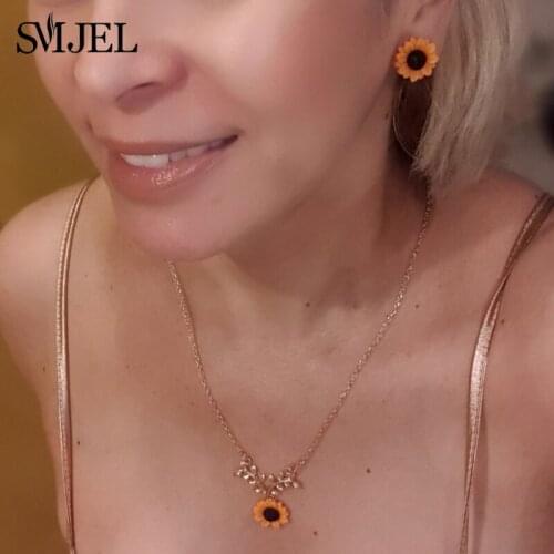 Pearl New Creative Sunflower Pendant Necklaces Vintage Fashion Leaf Jewelry Harajuku Cute Sweater Necklaces for Women