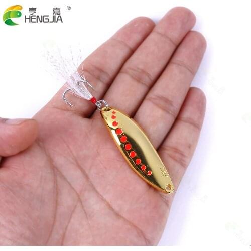 1Pcs 5.5cm Winter Metal Spinner Spoon Lure Bass Fishing Sequin Wobblers Artificial Bait Feather Treble Hook Tackle
