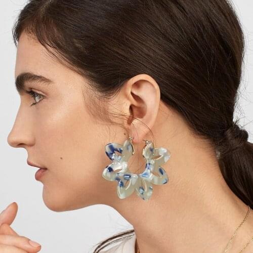 LUNA CHIAO 2020 Spring Summer Fashion Jewelry 7colors Big Lotus Flower Petals Acrylic Lucite Drop Earrings for Women