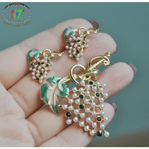 F.J4Z New Bohemian Brooches Pins for Woman Fashion Stylish Simulated Pearl Grapes Pins Broches Jewelry gifts Dropship