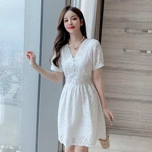 2021 New Fashion Embroidered Lace Summer Dress Womens Sweet Temperament Slim Waist V-Neck White Puff Sleeve Dress Robe