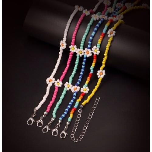 New Arrive Sweet Daisy Flowers Colorful Beaded Charm Statement Short Choker Necklace Seed Beads Strand Necklace Vacation Jewelry