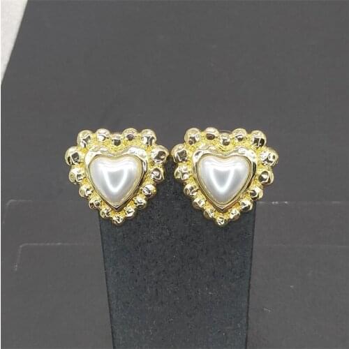 Temperament Western retro matte gold court Japanese Hong Kong Style Earrings female imitation pearl alloy Love Earrings